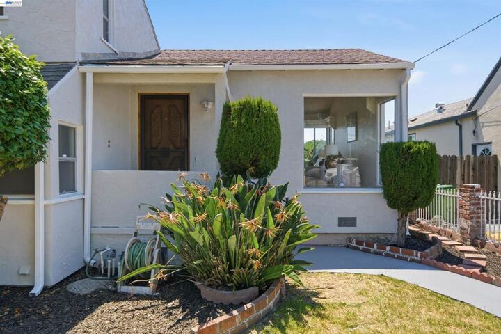 Property Photo: 10517 Voltaire Ave CA 94603