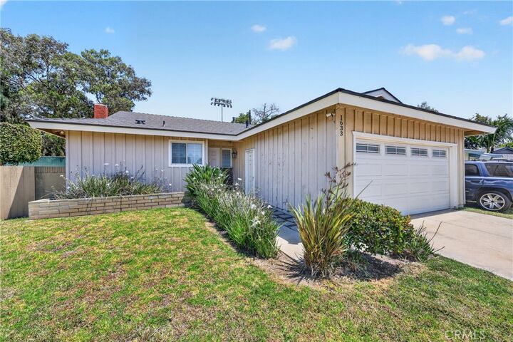 Property Photo:  1633 E Clarion  CA 90745 