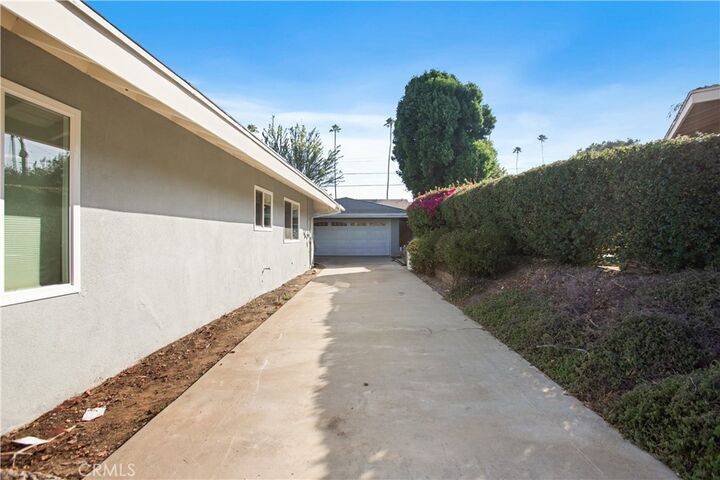 Property Photo:  1185 La Subida Court  CA 92507 