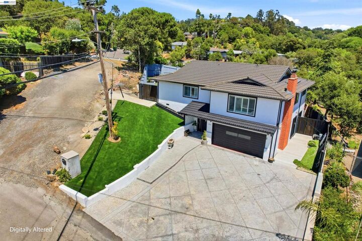 Property Photo: 3910 Oak Hill Rd CA 94605