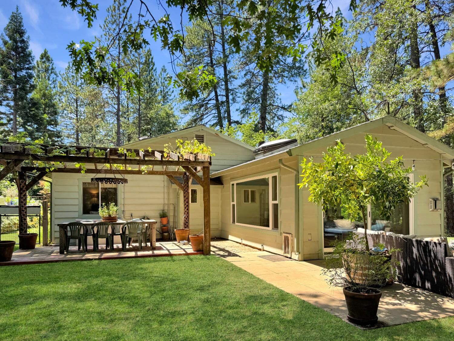 Property Photo:  792 Acorn Way  CA 95722 