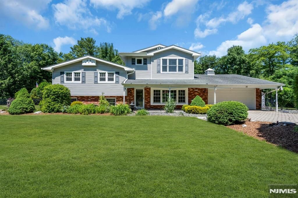 Property Photo:  15 E Timber Lane  NJ 07435 