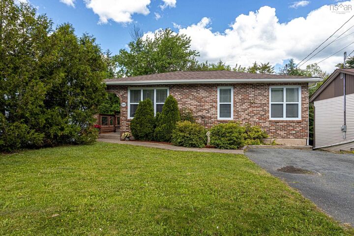 Property Photo:  242 Beaver Bank Cross Road  NS B4E 2E3 