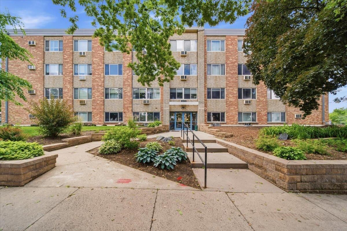 Property Photo:  4400 Upton Avenue S 202  MN 55410 