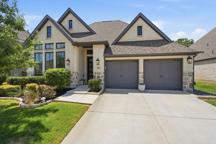 Property Photo: 904 Fallbrook Avenue TX 76210