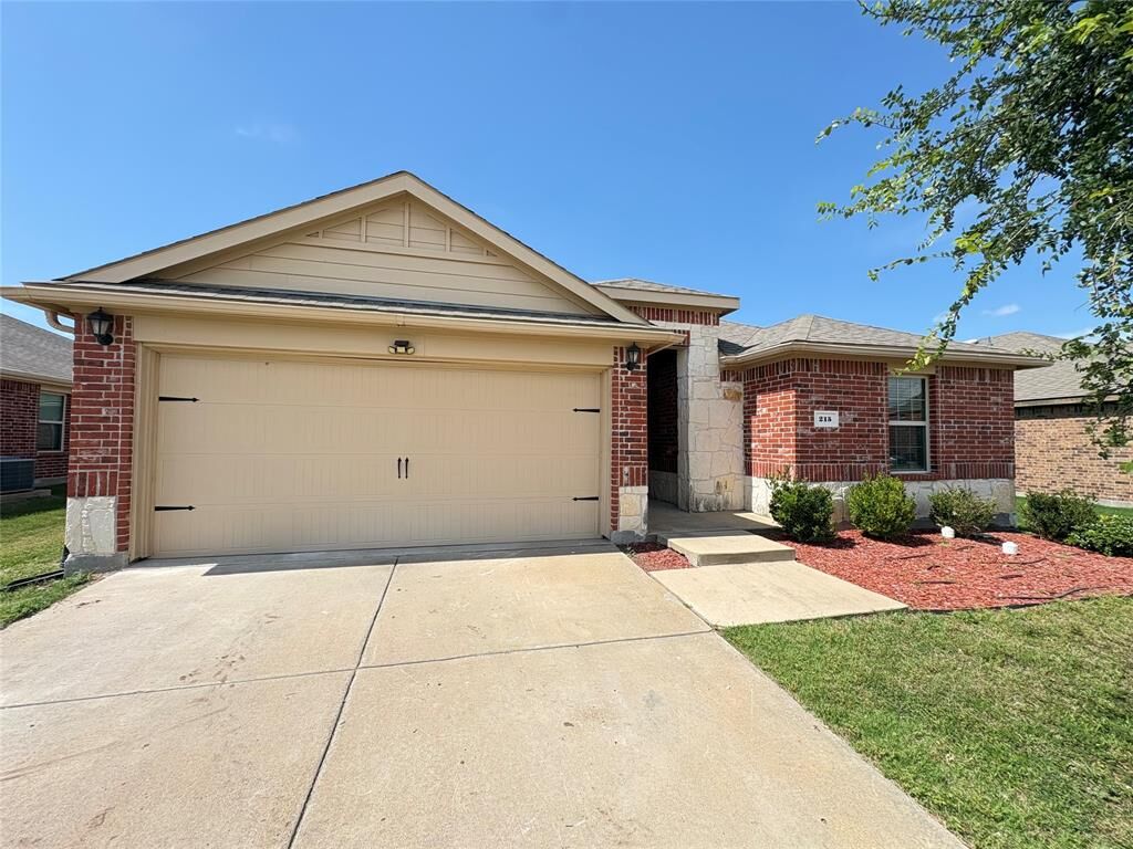 Property Photo: 215 Woodland Street TX 75409