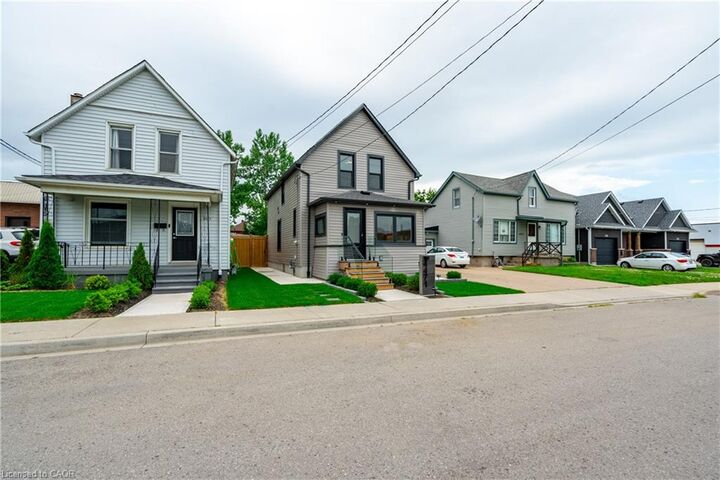 Property Photo: 4471 First Avenue ON L2E 4G1