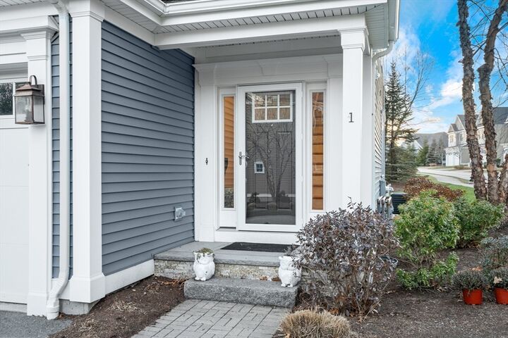 Property Photo:  1 Green Ln 1  MA 01701 
