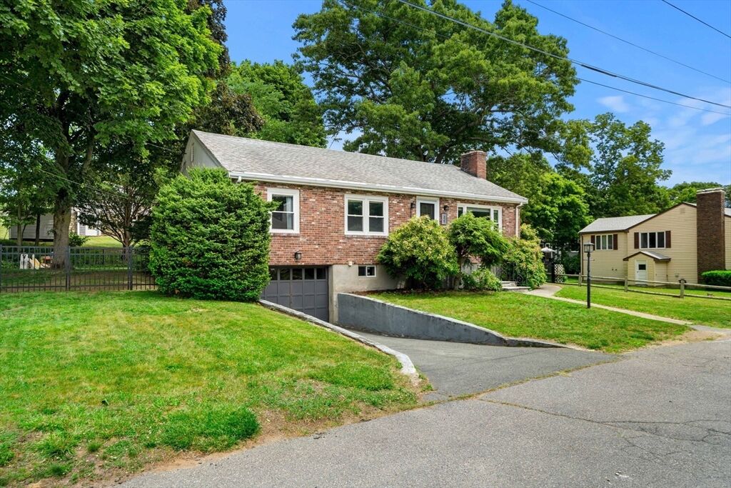 Property Photo:  25 Fellsmere Ave  MA 01880 
