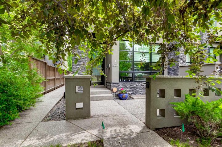 Property Photo:  1934 36 Street SW 2  AB T3E 2Y9 
