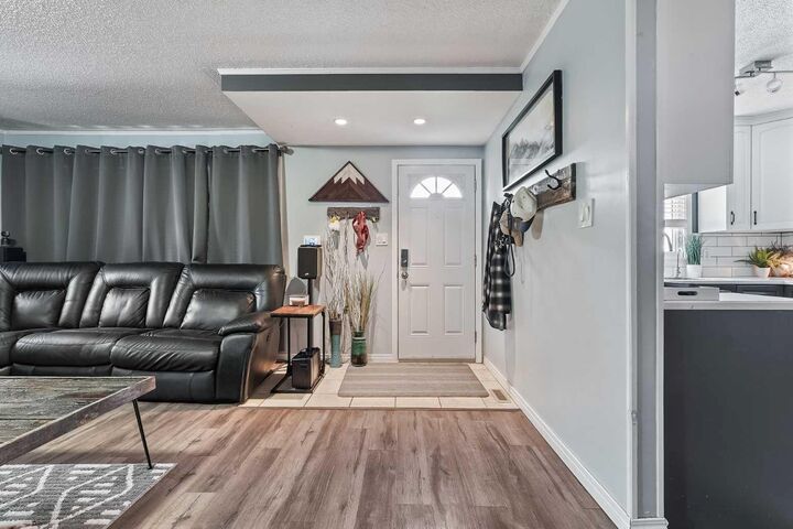 Property Photo:  1017 19A Avenue  AB T1M 1A6 
