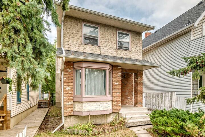 454 20 Avenue NW — photo 1