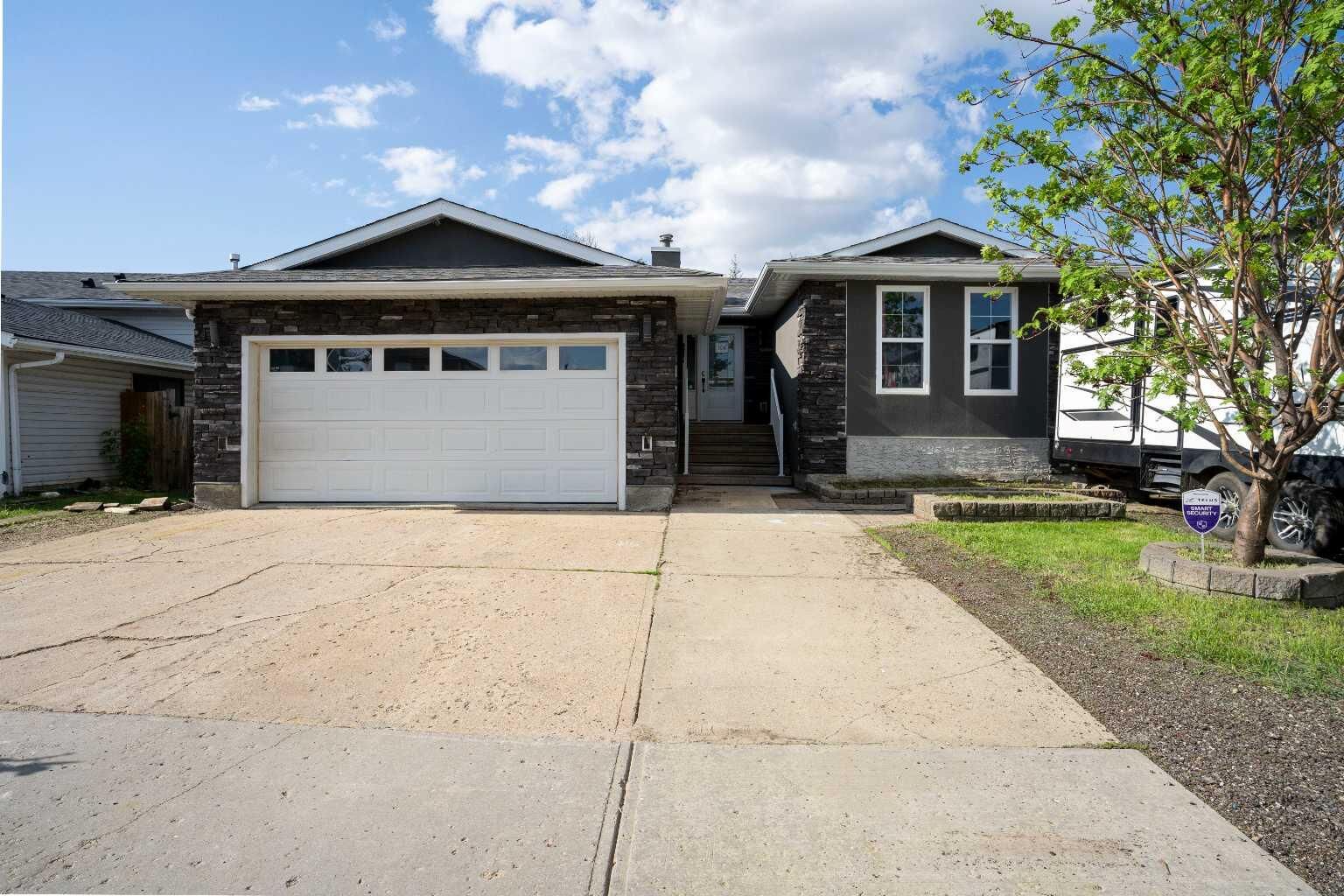 Property Photo: 106 Cruickshank AB T9K 1K6