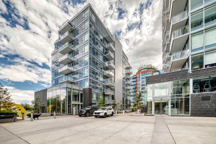 Property Photo: 118 Waterfront Court SW 106 AB T2P 1K8