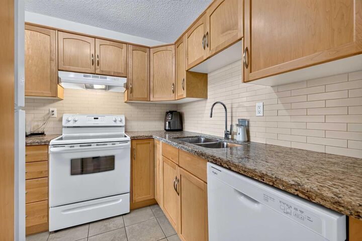 Property Photo: 1123 13 Avenue SW 502 AB T2R 0L7