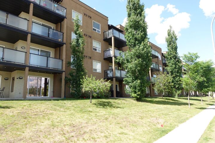 Property Photo: 9124 96 Avenue 211 AB T8X 0A1