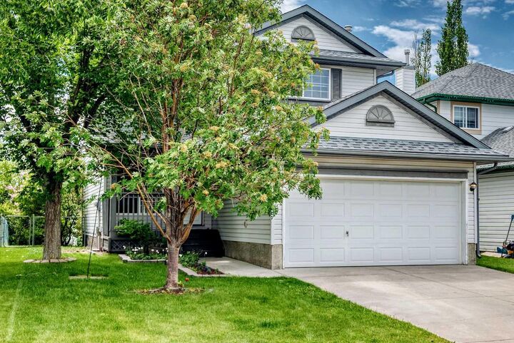 Property Photo: 27 Covette Green NE AB T3K 4P1