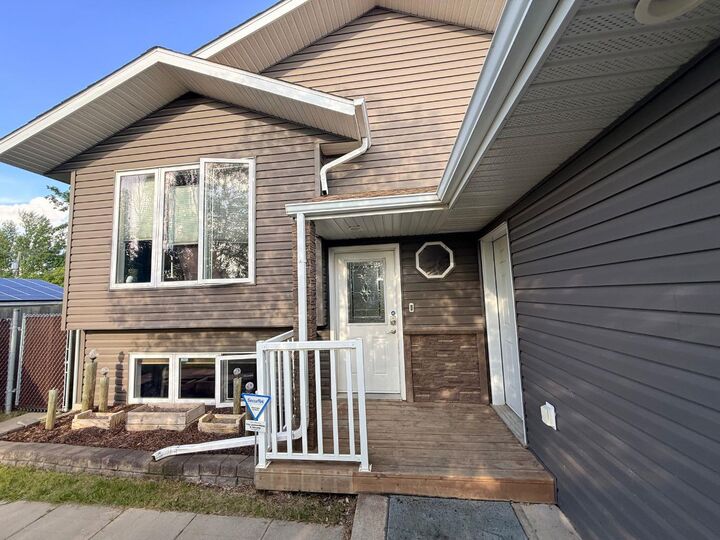 Property Photo:  205 4 Street W  SK S0M 1H0 