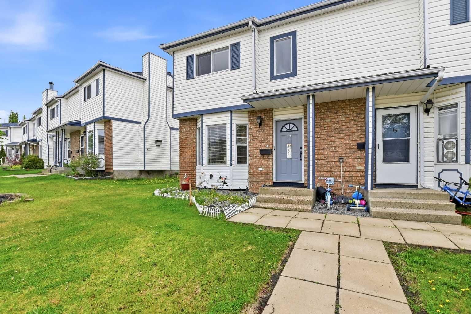 Property Photo: 17 Elwell Close AB T4R 2E2