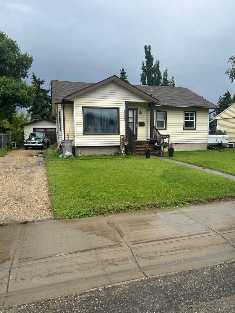 Property Photo: 10107 90 Avenue AB T8V 0E8