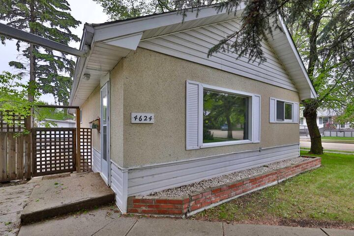 Property Photo:  4624 56 Street  AB T4V 2C3 