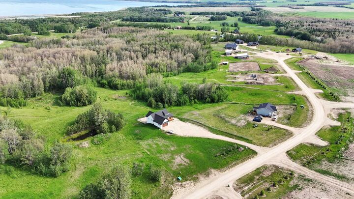 Property Photo: 45 Bruhn Bend AB T0C 2J0