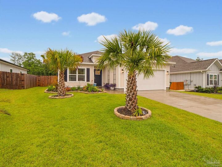 Property Photo: 889 Windhill Dr FL 32533