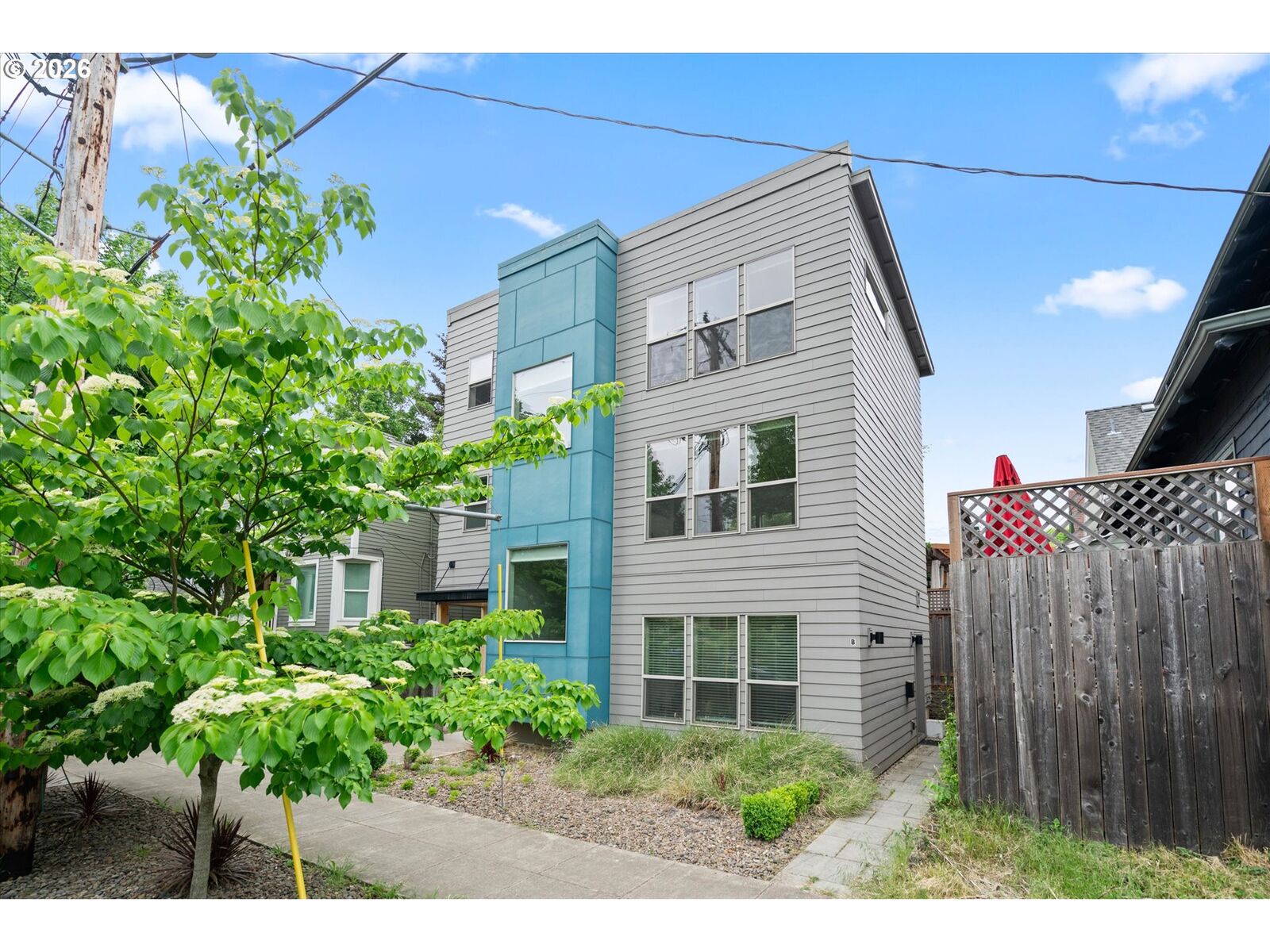 Property Photo:  2885 NE Couch St  OR 97232 