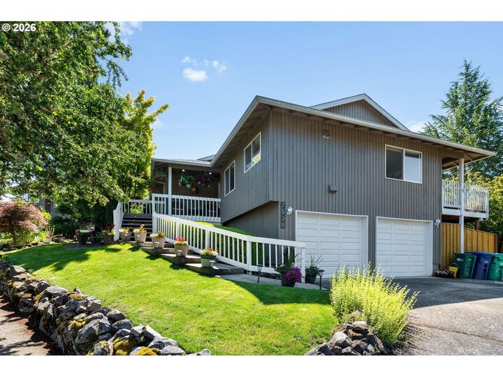 Property Photo:  2530 SW 23rd St  OR 97080 