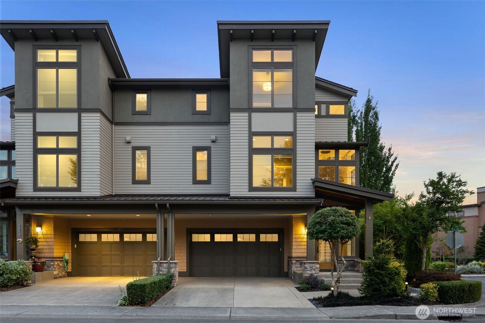 Property Photo: 1211 N 42nd Place WA 98056