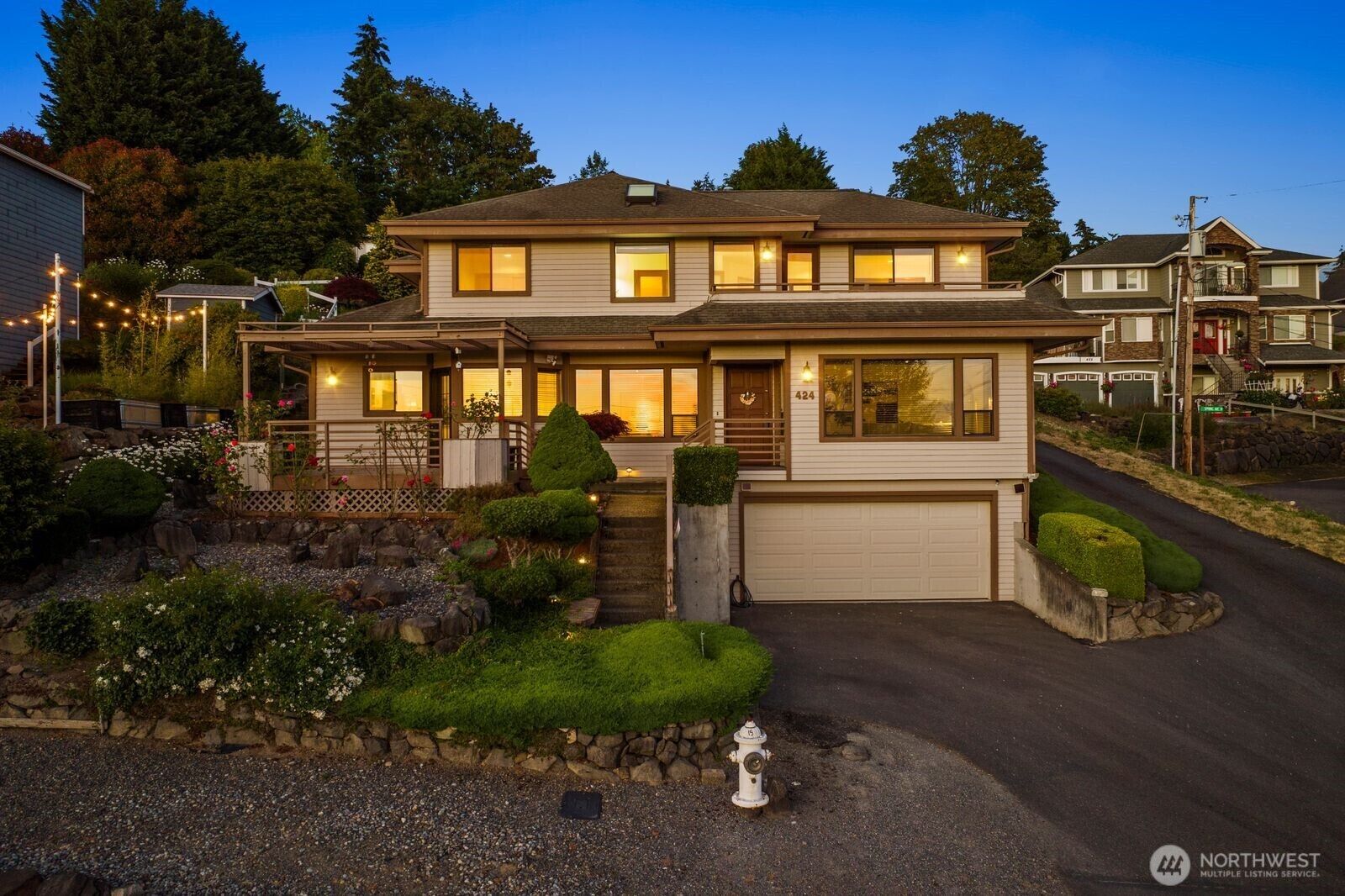 Property Photo: 424 Alvord Avenue N WA 98030