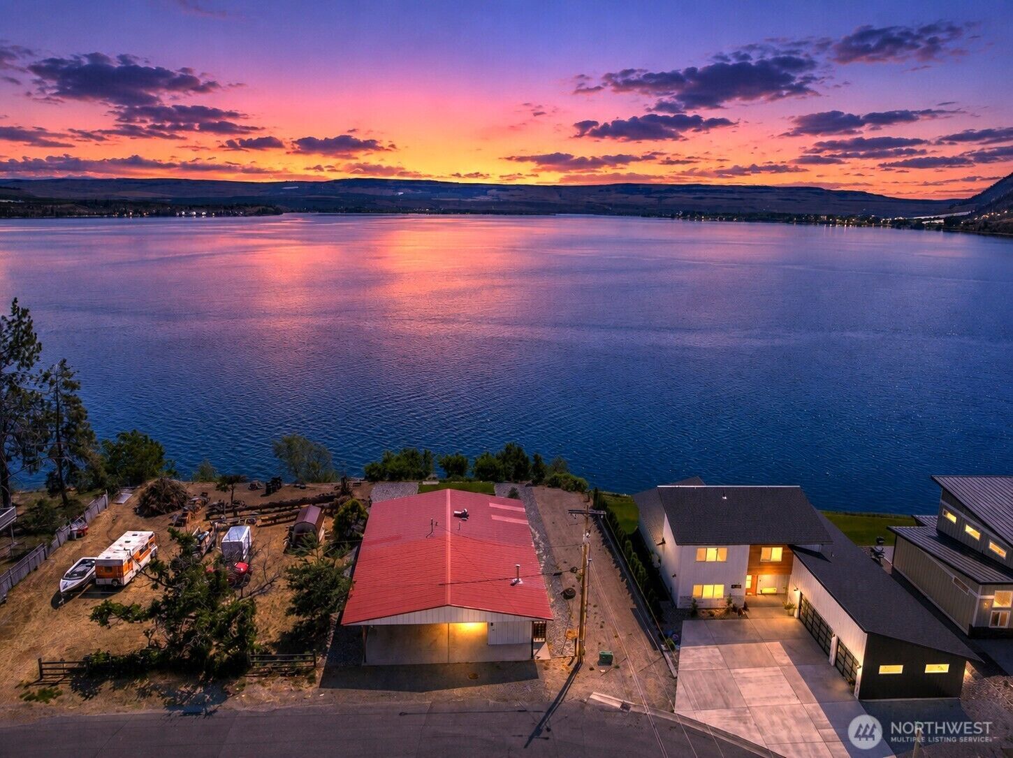 Property Photo:  622 S 1st Street  WA 98812 