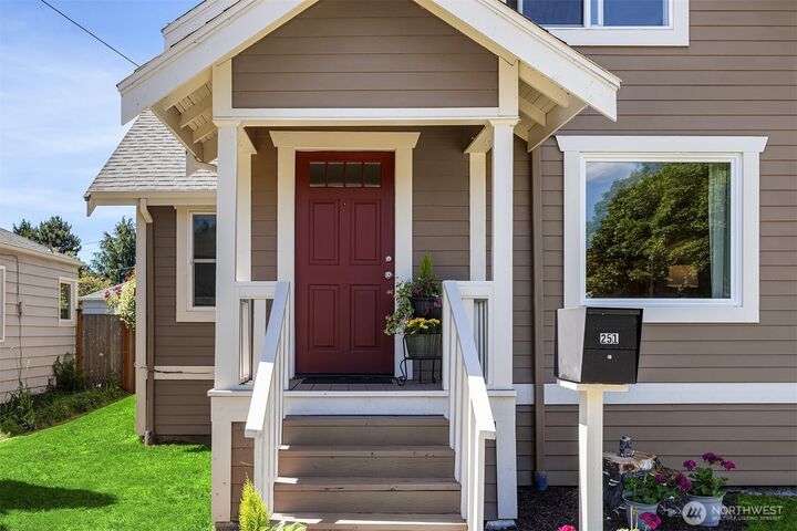 Property Photo: 251 Meadow Avenue N WA 98057