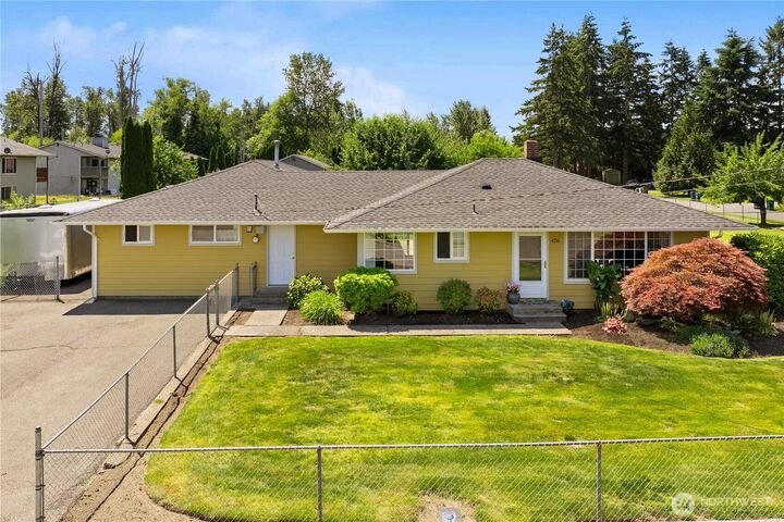 Property Photo: 426 4th Avenue SE WA 98047