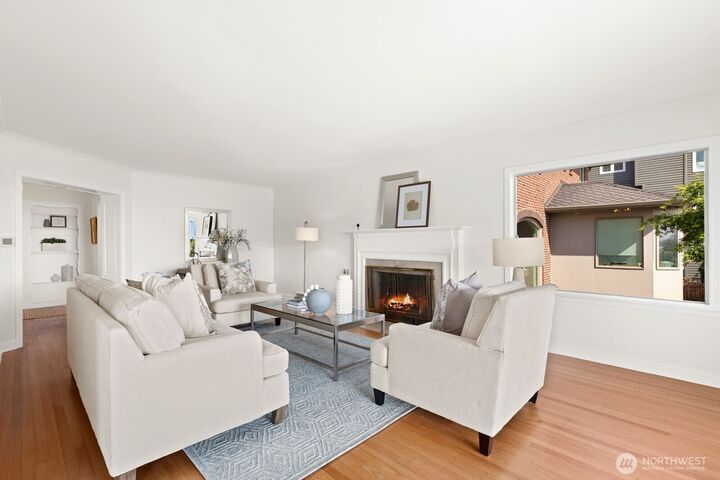 Property Photo: 2527 Westmont Way W WA 98199