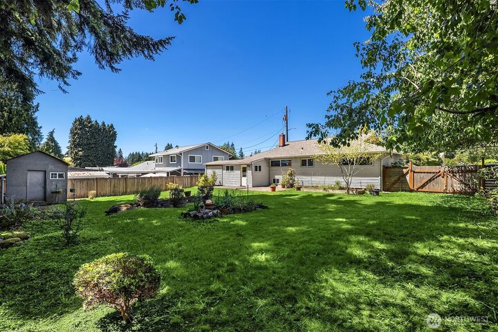 Property Photo: 4009 NE 23rd Pl WA 98056