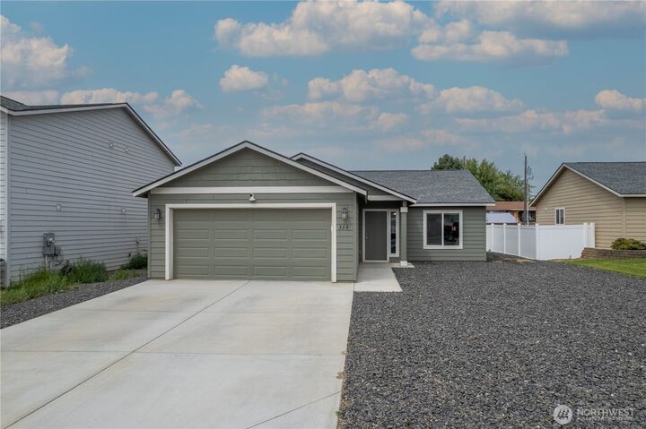Property Photo:  322 W 6th Street  WA 98857 