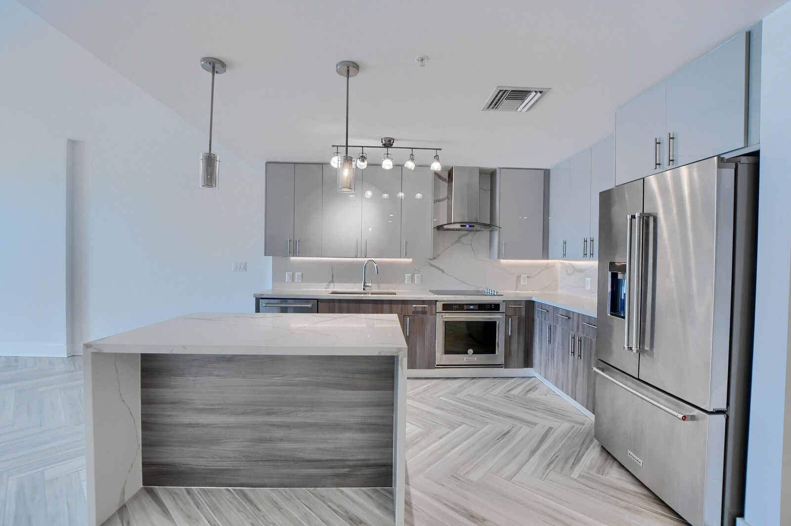 Property Photo: 236 SE 5th Avenue 205 FL 33483