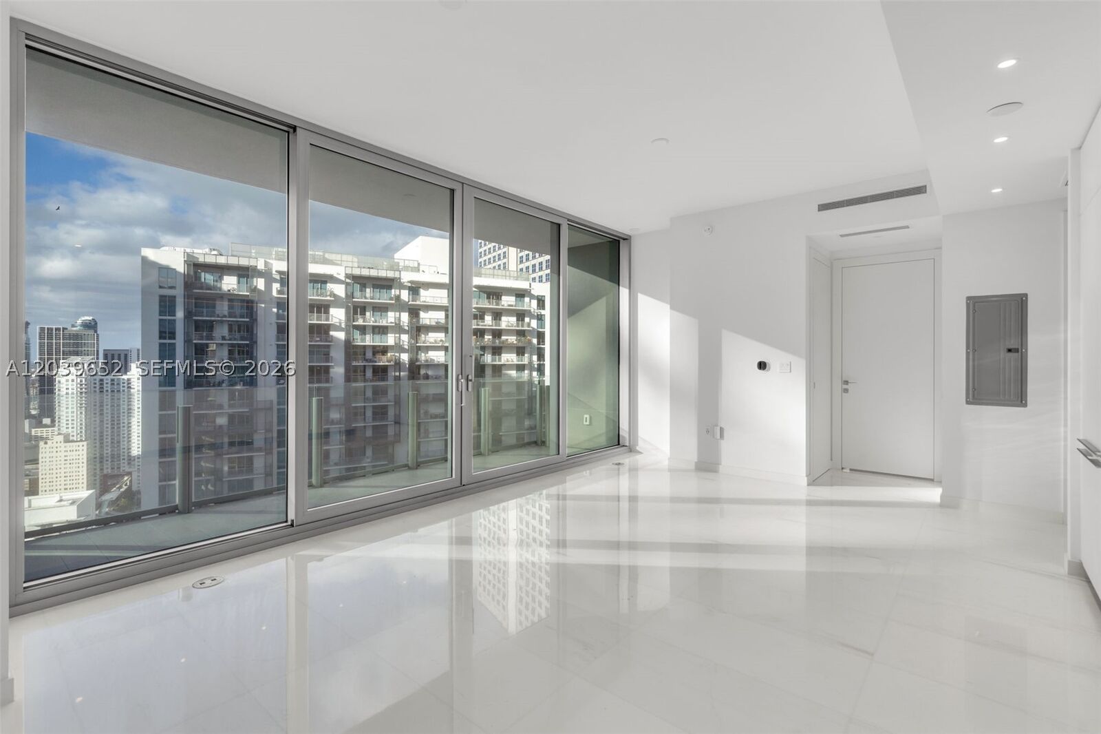 Property Photo:  300 Biscayne Blvd Way 4008  FL 33131 