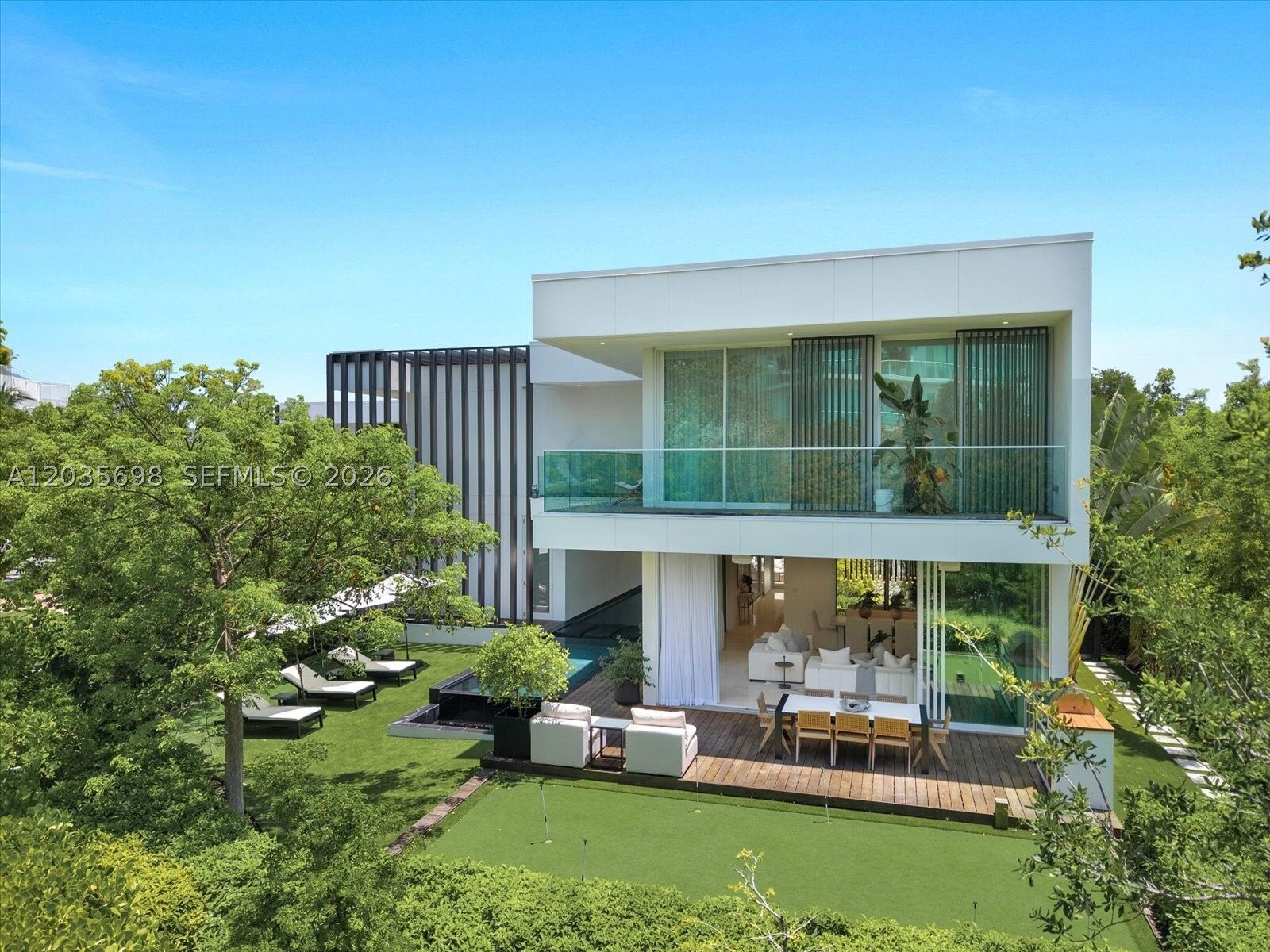 Property Photo:  810 W 47 Ct  FL 33140 