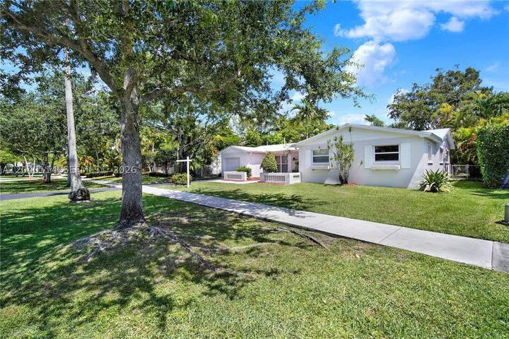 Property Photo: 10435 SW 96th St FL 33176