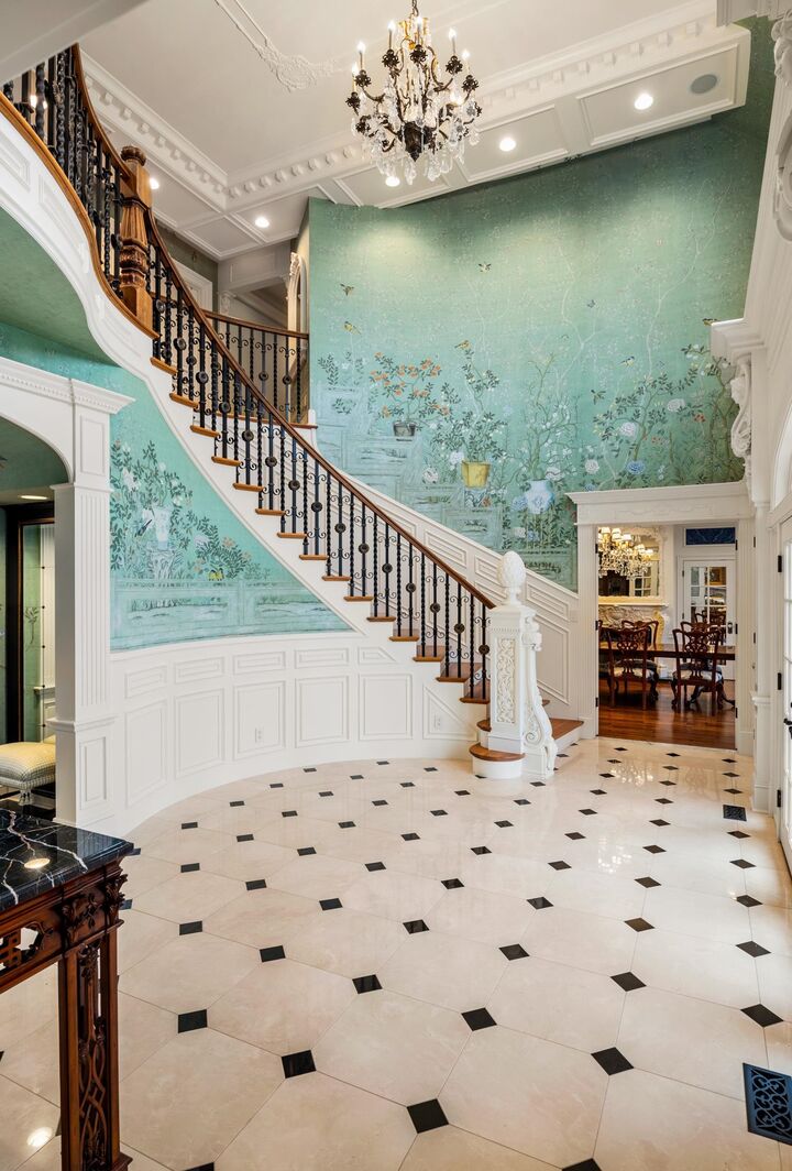 Property Photo:  