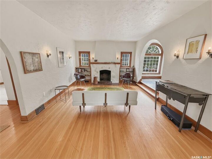 Property Photo: 577 2nd Avenue NE SK S9H 2E5