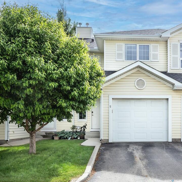 Property Photo:  111 Fairbrother Crescent 5  SK S7S 1L3 