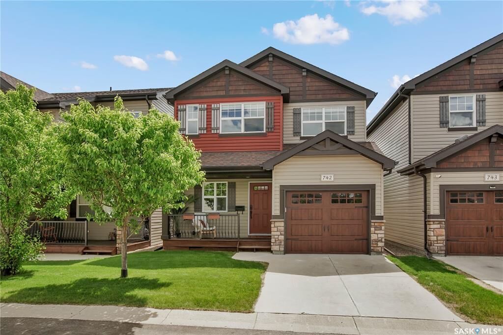 Property Photo: 150 Langlois Way 742 SK S7T 0L4