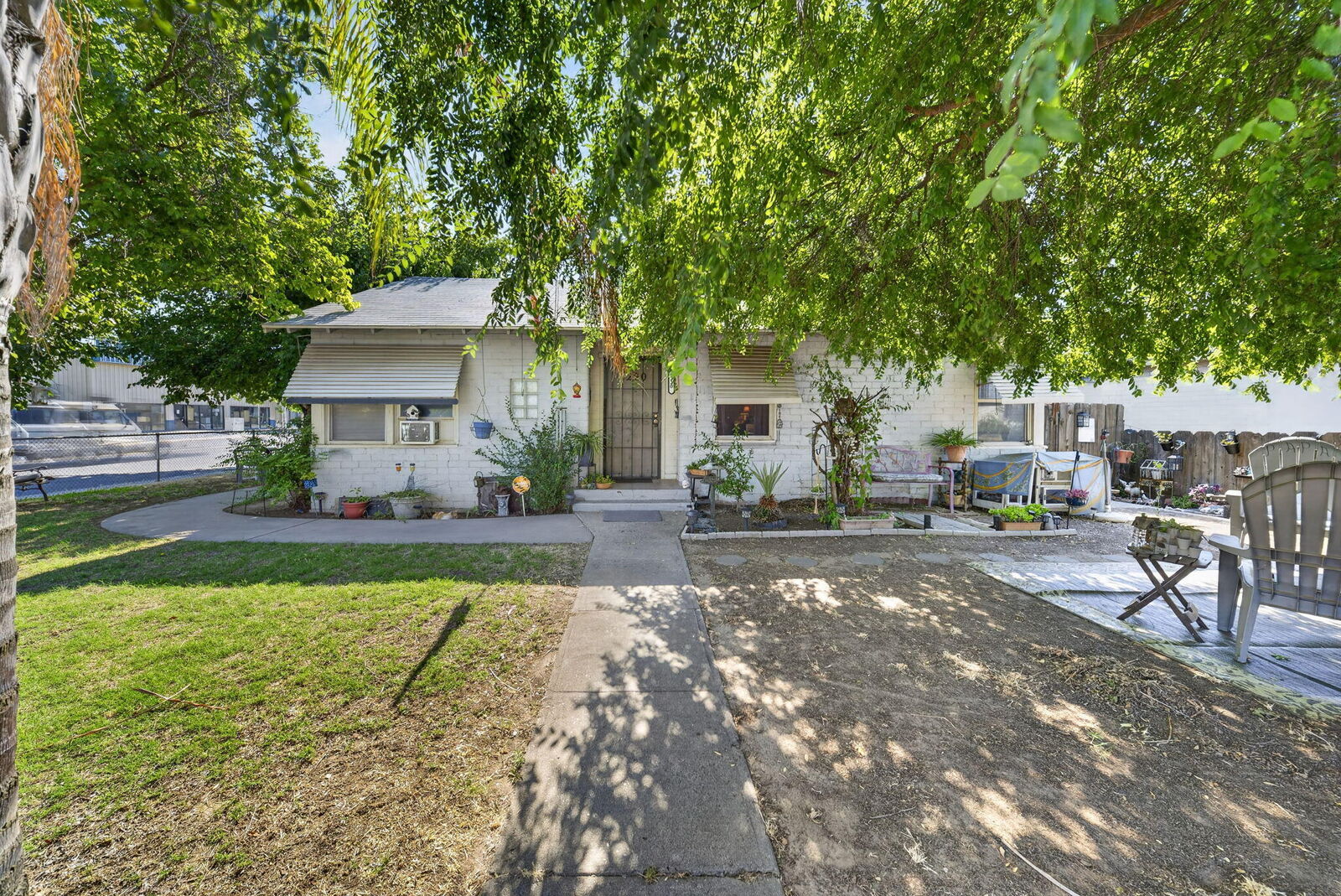 Property Photo: 1220 N Highland Street CA 93291