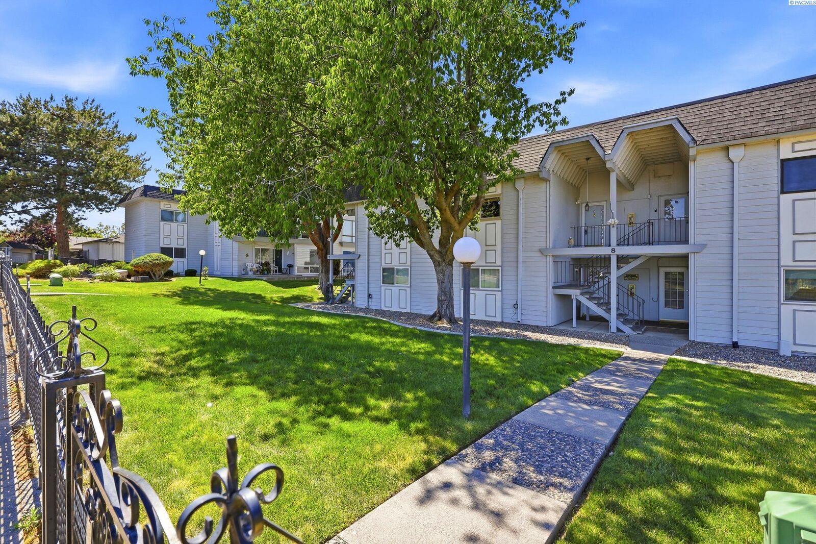 Property Photo:  2401 W Canal Dr #8C  WA 99336 
