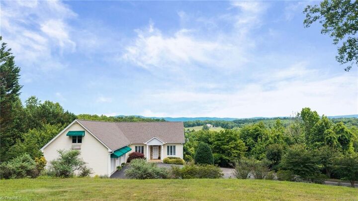 Property Photo:  331 Valleyview Drive  NC 27030 