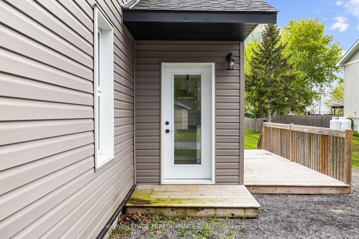 Property Photo: 6 Spring Street ON K0C 1T0