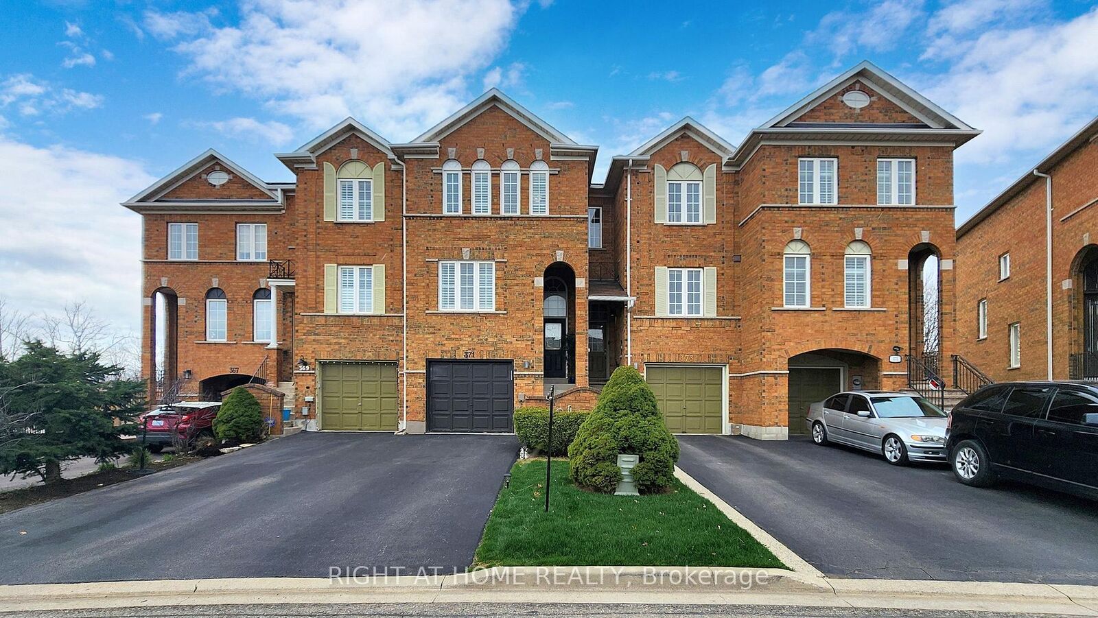 Property Photo: 371 Fairgate Way ON L6H 6Y1